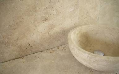 Travertin Natursteinwaschbecken beige Modell Vessel