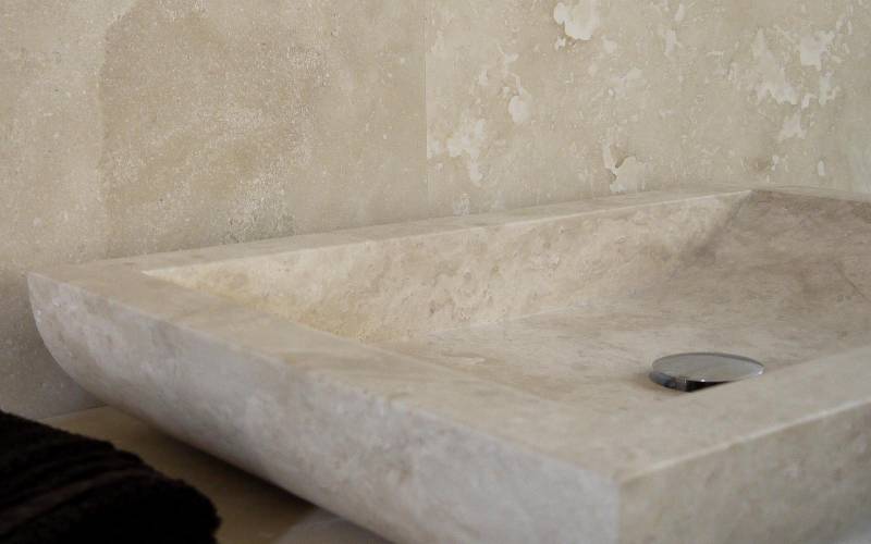 Naturstein Travertin Waschbecken eckig und gro�
