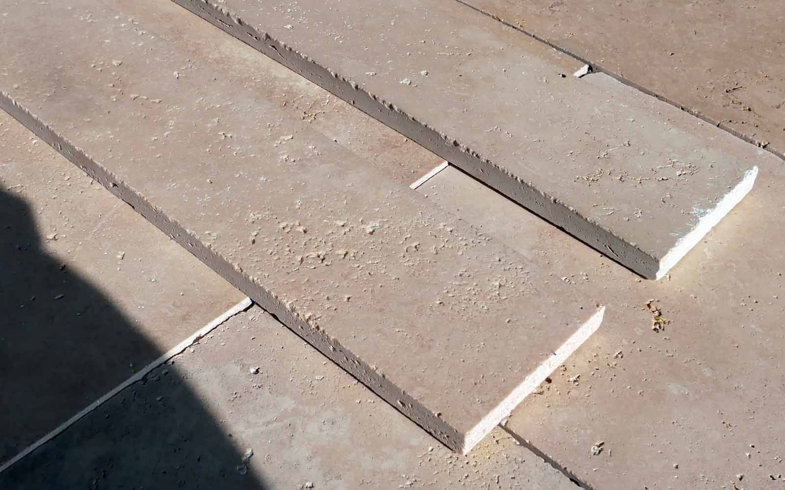 Naturstein Sockelleiste Travertin beige getrommelt