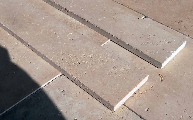 Naturstein Sockelleiste Travertin beige getrommelt