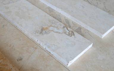 Naturstein Sockelleiste Travertin Classic geschliffen