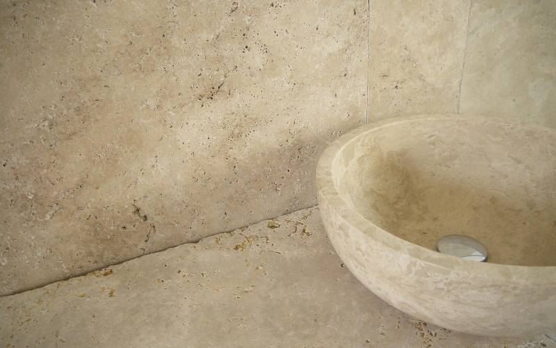 Travertin Steinwaschbecken rund f�r mediterranes Bad