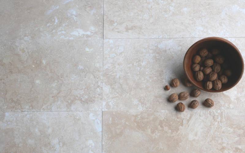 Travertin Fliesen beige-creme f�r moderne B�den